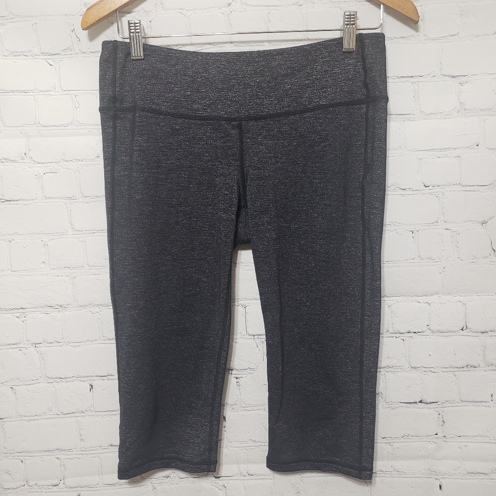 Athleta Sz M Odyssey Chaturanga Capri Leggings